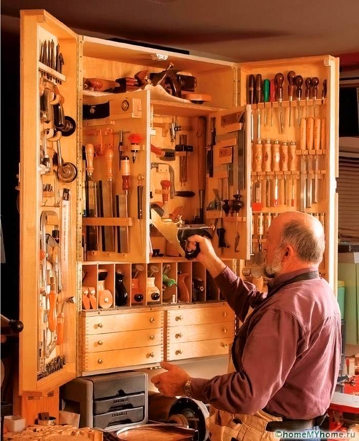 Comment accrocher des outils au mur dans le garage: les meilleures idées + instructions pour fabriquer des systèmes de stockage