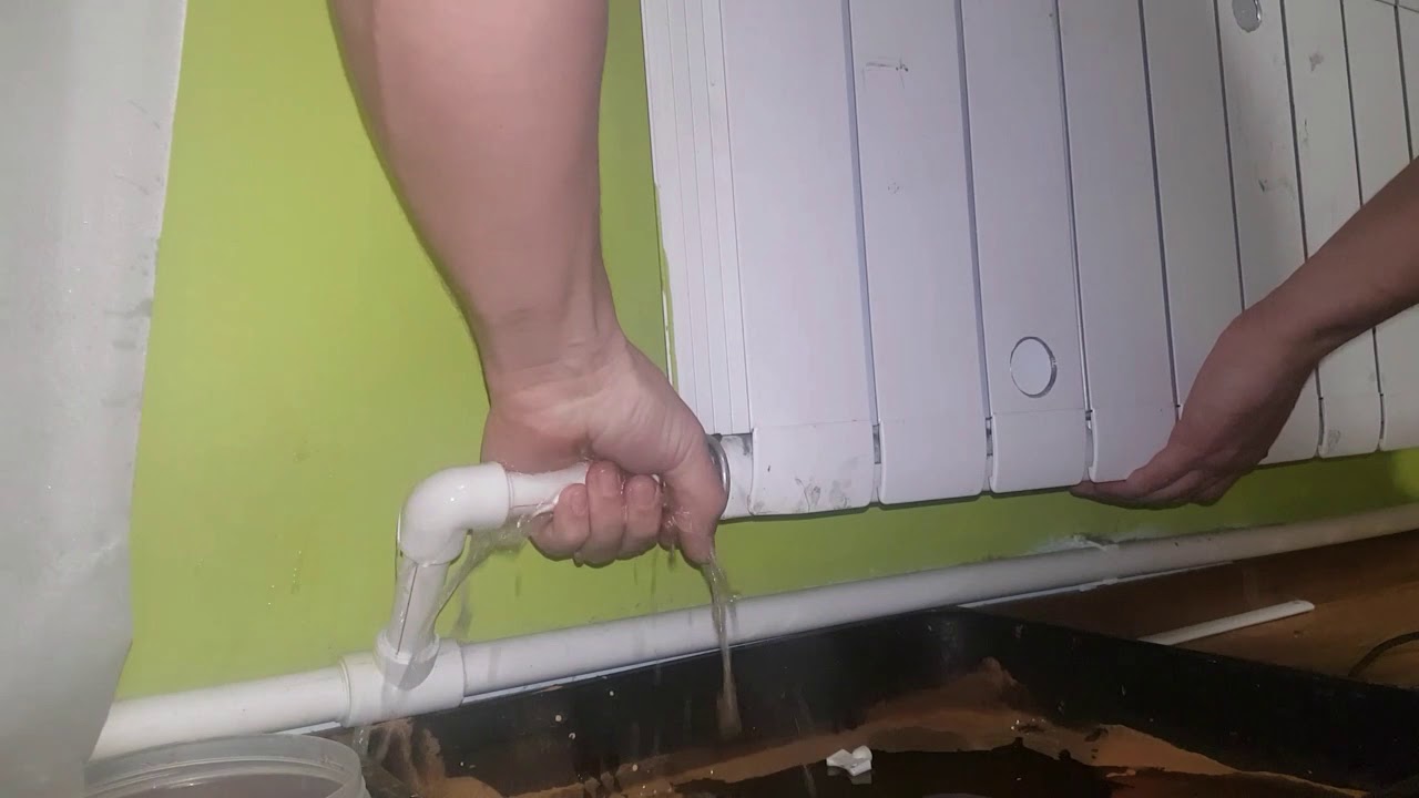 Liquide huileux qui coule du radiateur