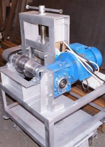 Comment plier un tube profilé: types de cintreuses de profilés et aperçu de 3 méthodes "manuelles"