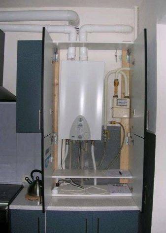 Comment cacher une chaudière à gaz dans la cuisine: les meilleures options de conception et astuces de déguisement