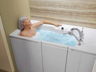 Baignoires assises pour petites salles de bain : types, appareil + comment choisir la bonne