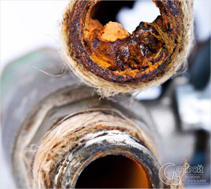 Pourquoi les conduites d'eau dans l'appartement bourdonnent: raisons possibles