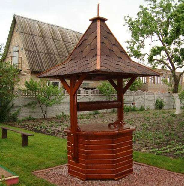 Comment construire soi-même une maison en bois pour un puits: une sélection des meilleures idées et un exemple de construction