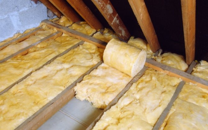 Isolation du plafond dans une maison à toit froid : les meilleurs appareils de chauffage + un aperçu de la technologie de travail