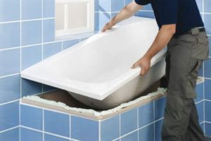 Insert acrylique (liner) dans la salle de bain: une description de la technologie d'installation