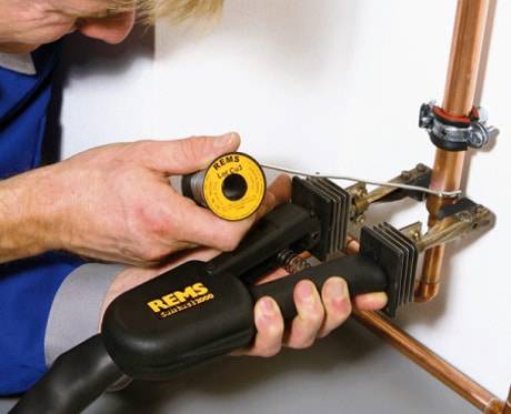 Souder des tuyaux en cuivre avec de la soudure dure et tendre - technologie d'installation