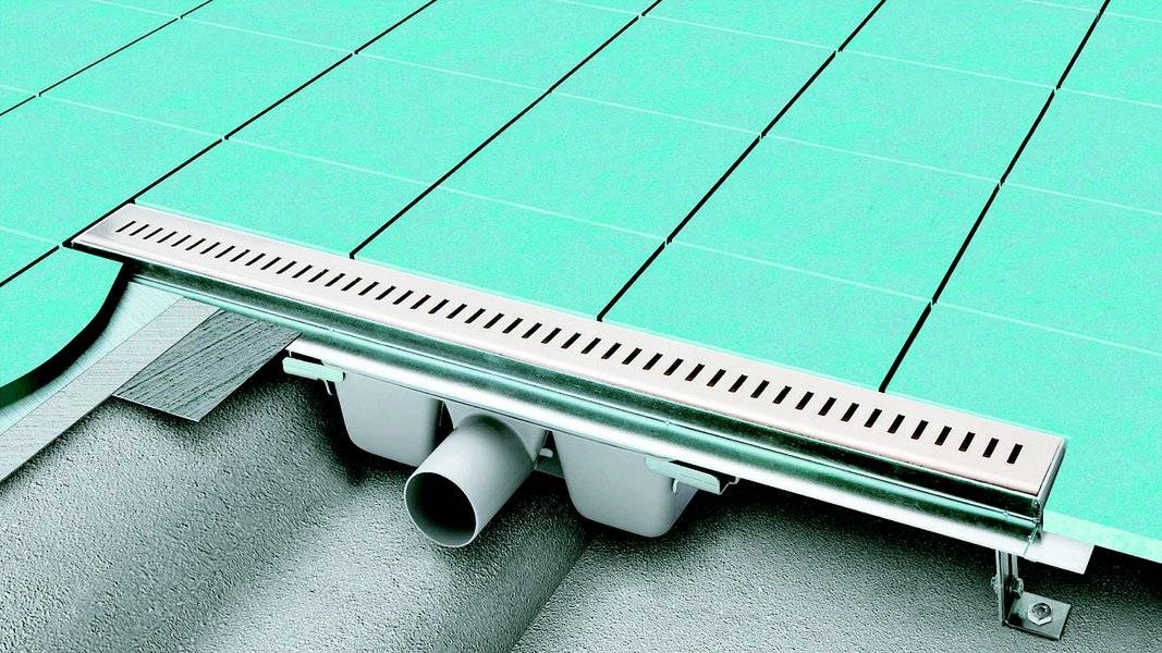 Caniveau de douche dans le carrelage : pose avec un joint sec