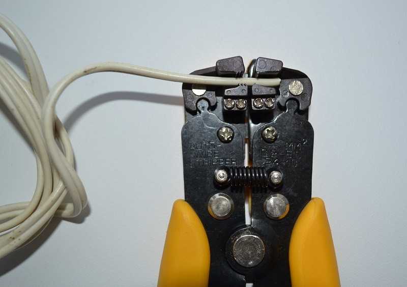 Pince à dénuder : tout savoir sur les pinces à dénuder