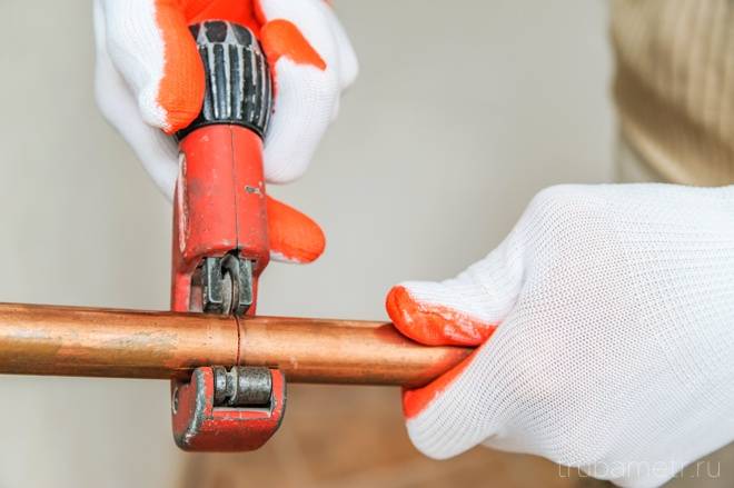 Tuyaux d'incendie, d'eau et de cuivre : caractéristiques du travail avec des tuyaux et des raccords en cuivre