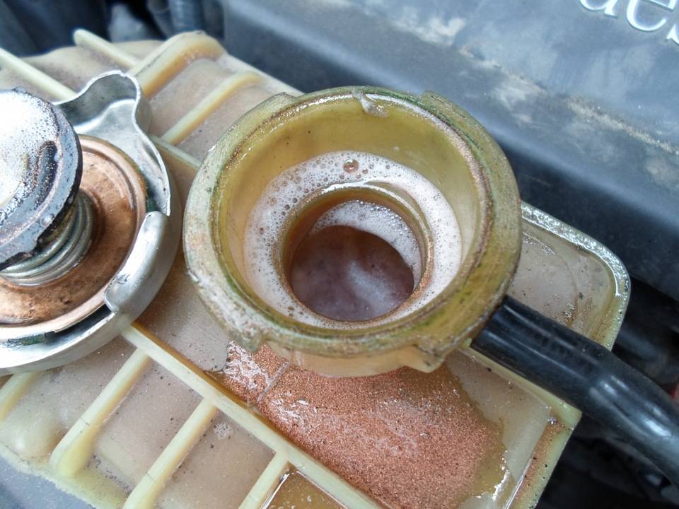 Que faire si le radiateur de la voiture fuit