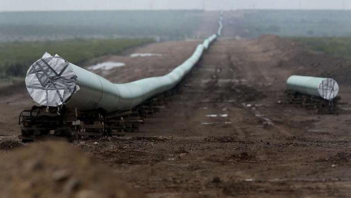 Pose d'un gazoduc dans un boîtier à travers un mur: les spécificités de l'appareil permettant d'entrer le tuyau de gaz dans la maison