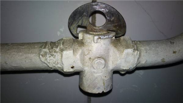 Remplacement d'une vanne gaz : règles de sécurité, mode d'emploi et analyse des erreurs courantes