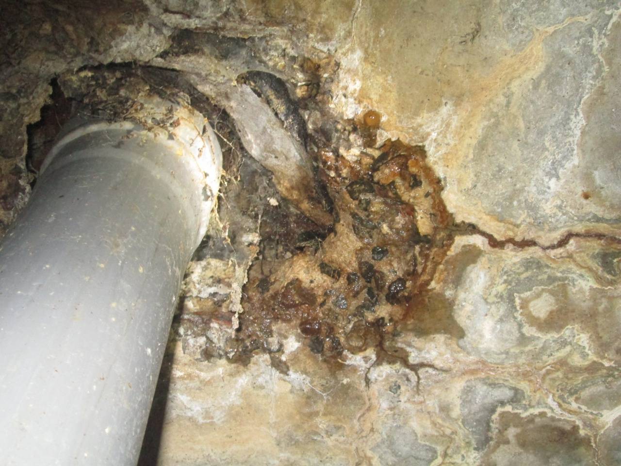 Des moyens efficaces pour passer de la fonte au plastique dans les égouts