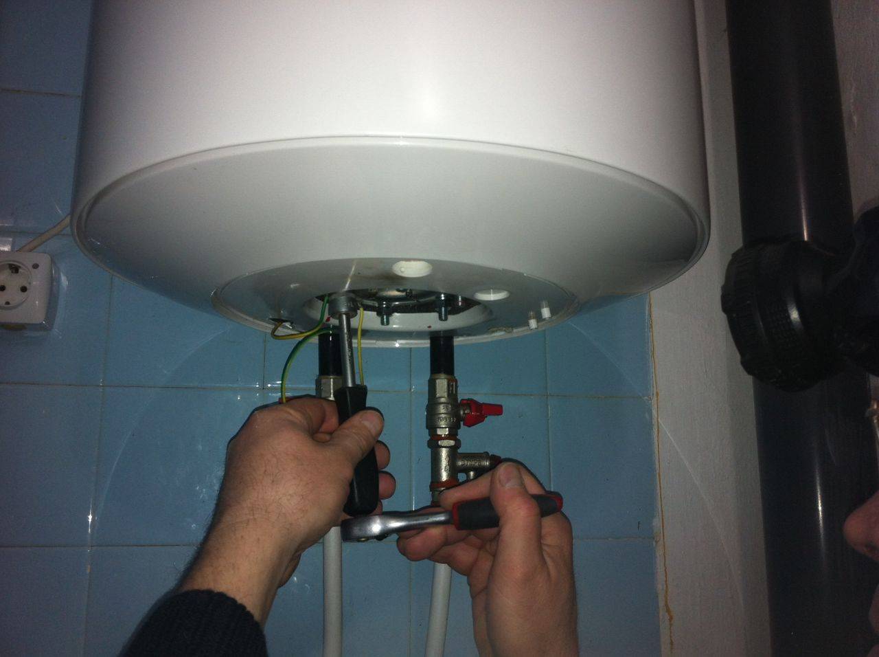 Comment utiliser correctement un chauffe-eau : mode d'emploi des unités de débit et de stockage