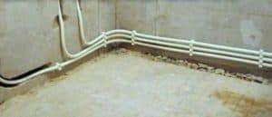 Sertissage de tuyaux métal-plastique: la procédure et les nuances du travail