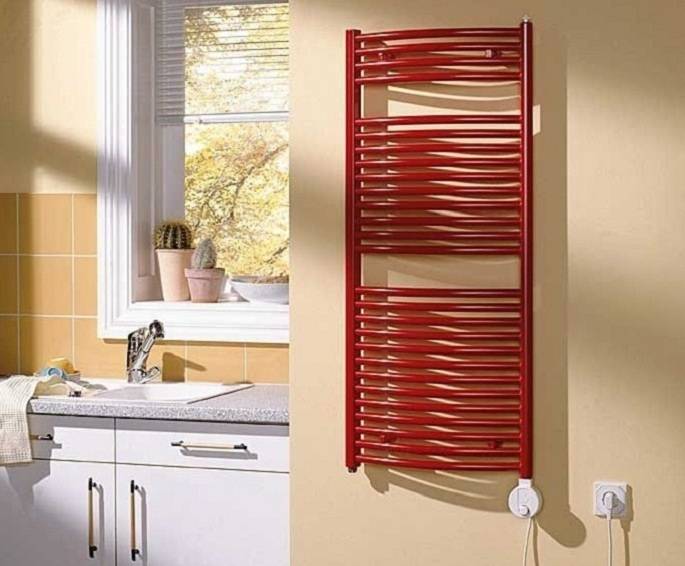 Quel sèche-serviettes à eau est le meilleur type, leurs avantages et inconvénients, les principaux critères de sélection