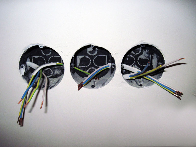 Comment connecter une prise double : installer une prise double dans une prise