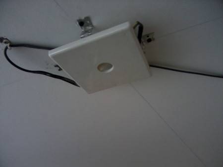 Hypothèque sous un lustre dans un plafond tendu: instructions d'installation de plates-formes pour lustres