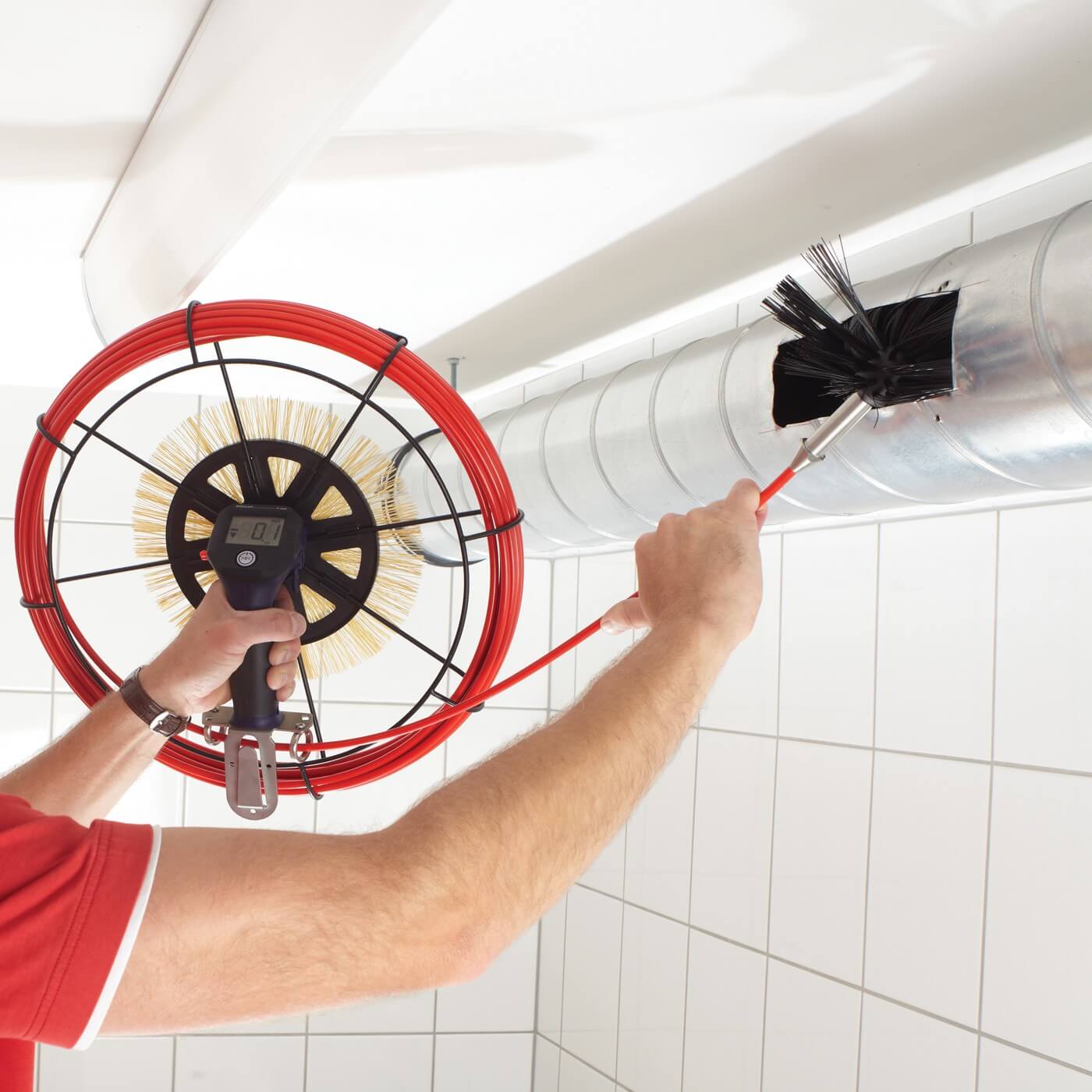 Comment nettoyer la ventilation de l'appartement de vos propres mains: un aperçu des outils et de la technologie de travail appropriés