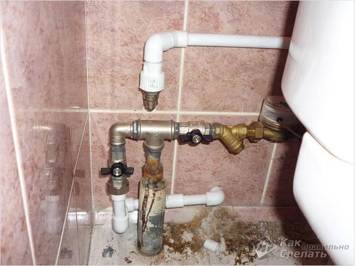 Comment dévisser le robinet du tuyau métal-plastique