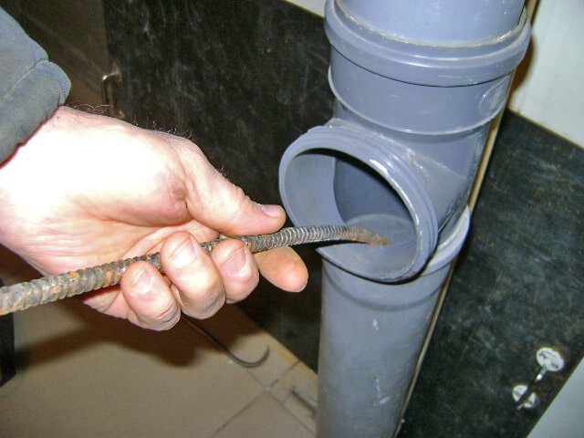 Comment nettoyer les tuyaux bouchés à la maison : un aperçu des meilleurs outils et méthodes de nettoyage