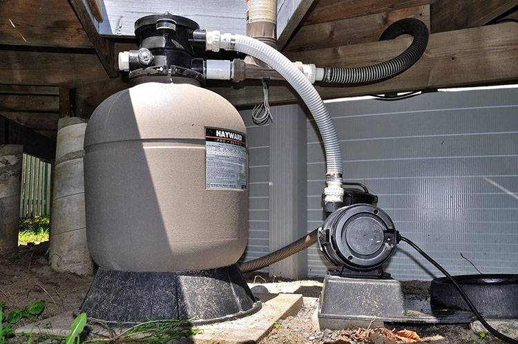 Filtre à sable fait maison pour la piscine : nous le concevons et le connectons nous-mêmes