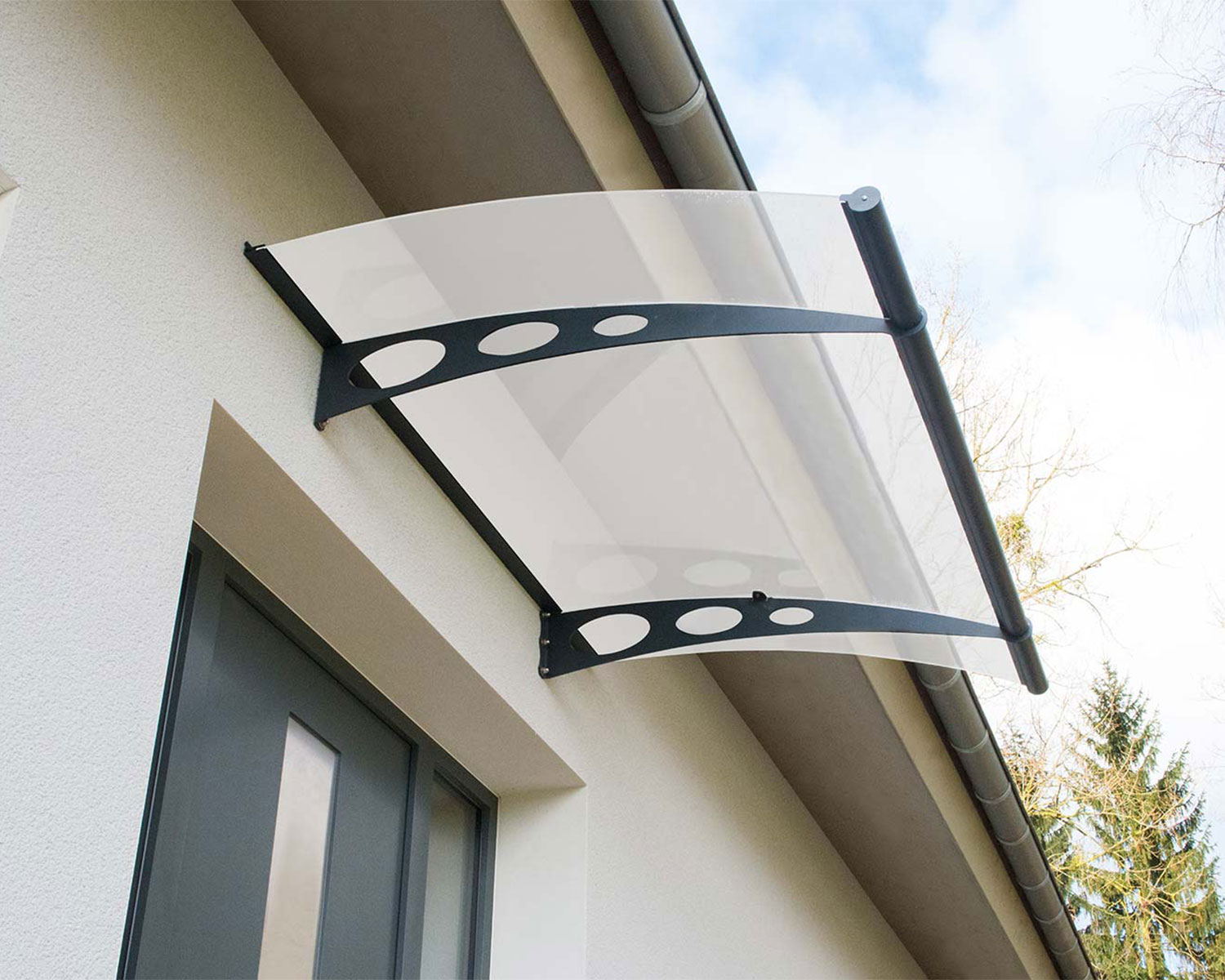 Visière pour le climatiseur: options pour protéger l'unité extérieure + aménager un auvent