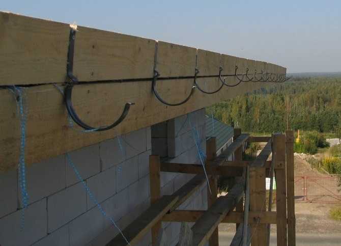 Instruction étape par étape de bricolage de toit de hangar sur l'arrangement + caractéristiques d'un toit de hangar