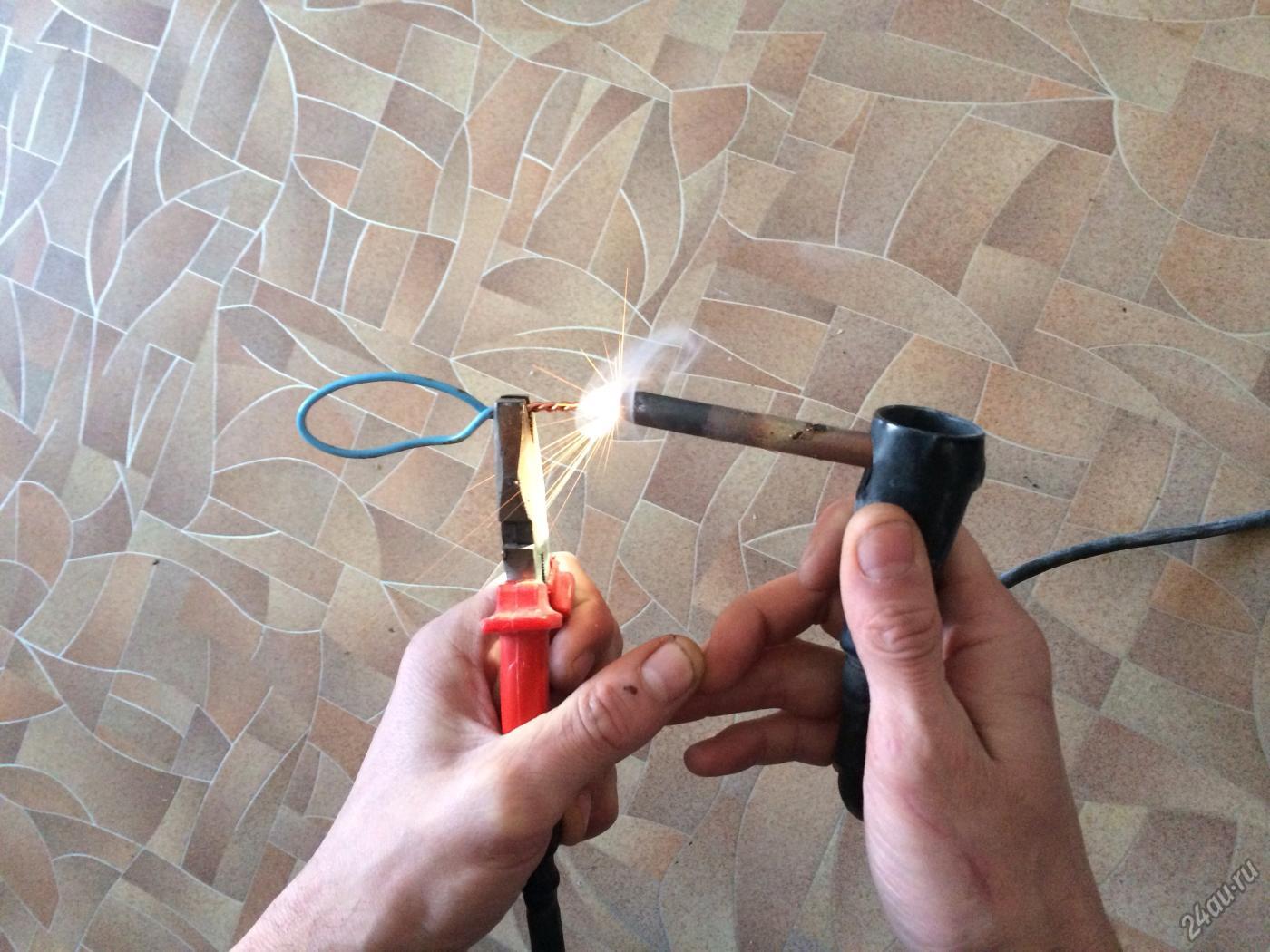 Comment savoir où passe le câblage dans le mur: des appareils qui vous permettent de trouver des fils cachés