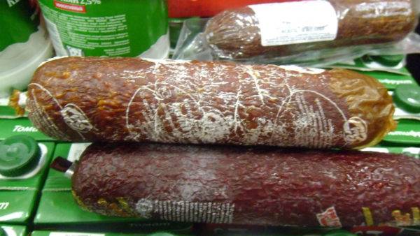 Quelle température devrait être dans le réfrigérateur et le congélateur: normes et normes