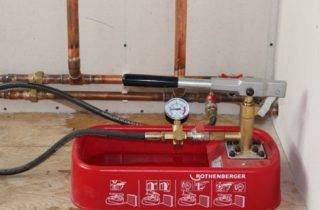 Rinçage hydropneumatique et test de pression du système de chauffage - technologie de travail