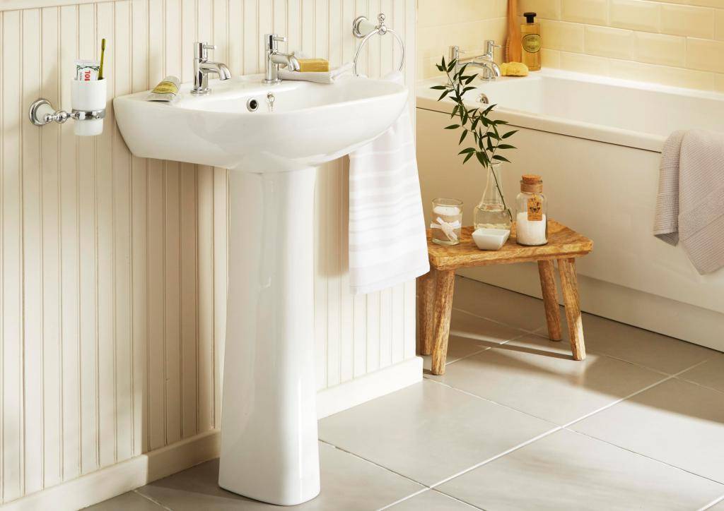 Double vasque dans la salle de bain: un aperçu des solutions populaires et des nuances d'installation