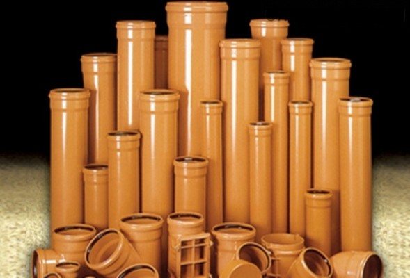 Tuyaux en PVC pour les eaux usées extérieures: types, tailles, avantages et inconvénients