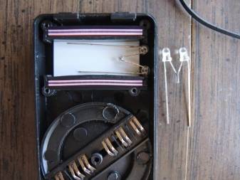 Comment vérifier la tension dans une prise avec un multimètre: règles de mesure