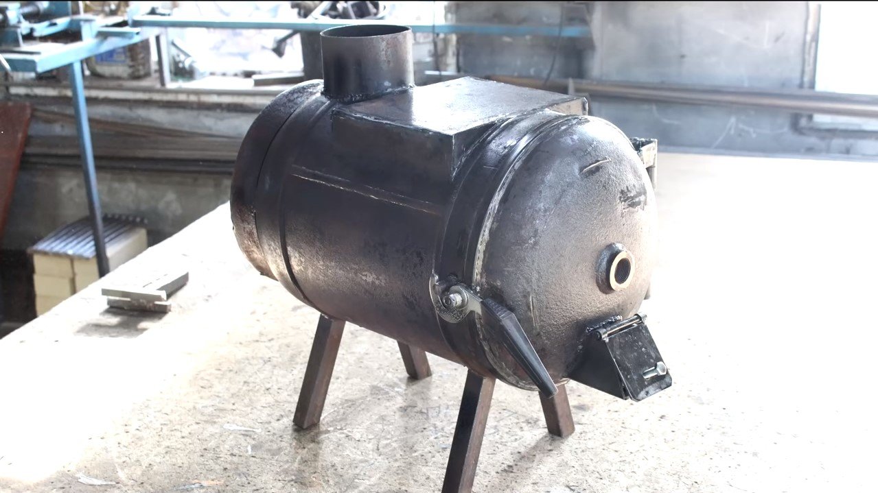 Poêle à ventre à faire soi-même à partir de bouteilles de gaz sans investissements supplémentaires: l'expérience d'un lecteur homius