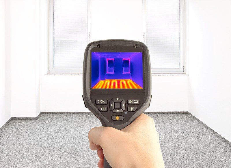 Inspection de la maison avec une caméra thermique - de l'argent par les fenêtres ? lorsque vous n'avez pas besoin de commander un audit énergétique. le prix des travaux pour l'appartement et la maison.