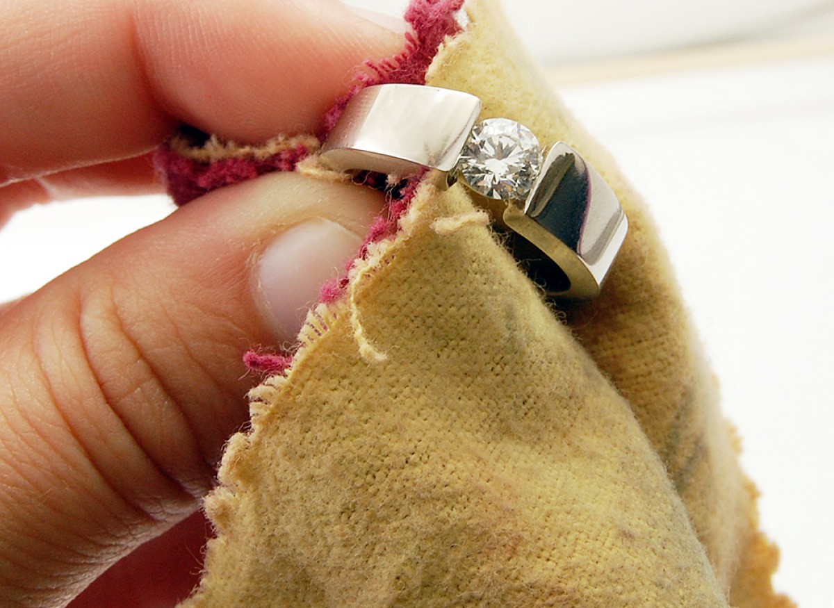 Comment et comment nettoyer l'or à la maison rapidement et efficacement