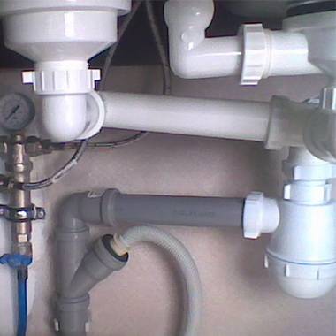 Dispositif d'assainissement dans le pays: comparaison de 3 options différentes les unes avec les autres