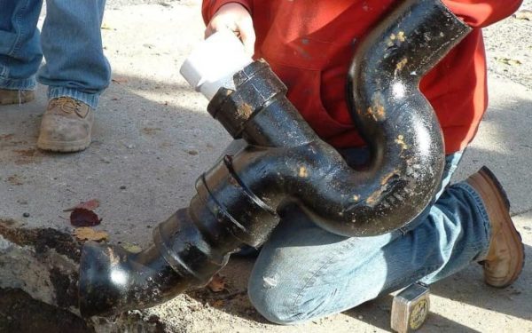 Pourquoi il y a une odeur d'égout dans la salle de bain et comment l'éliminer