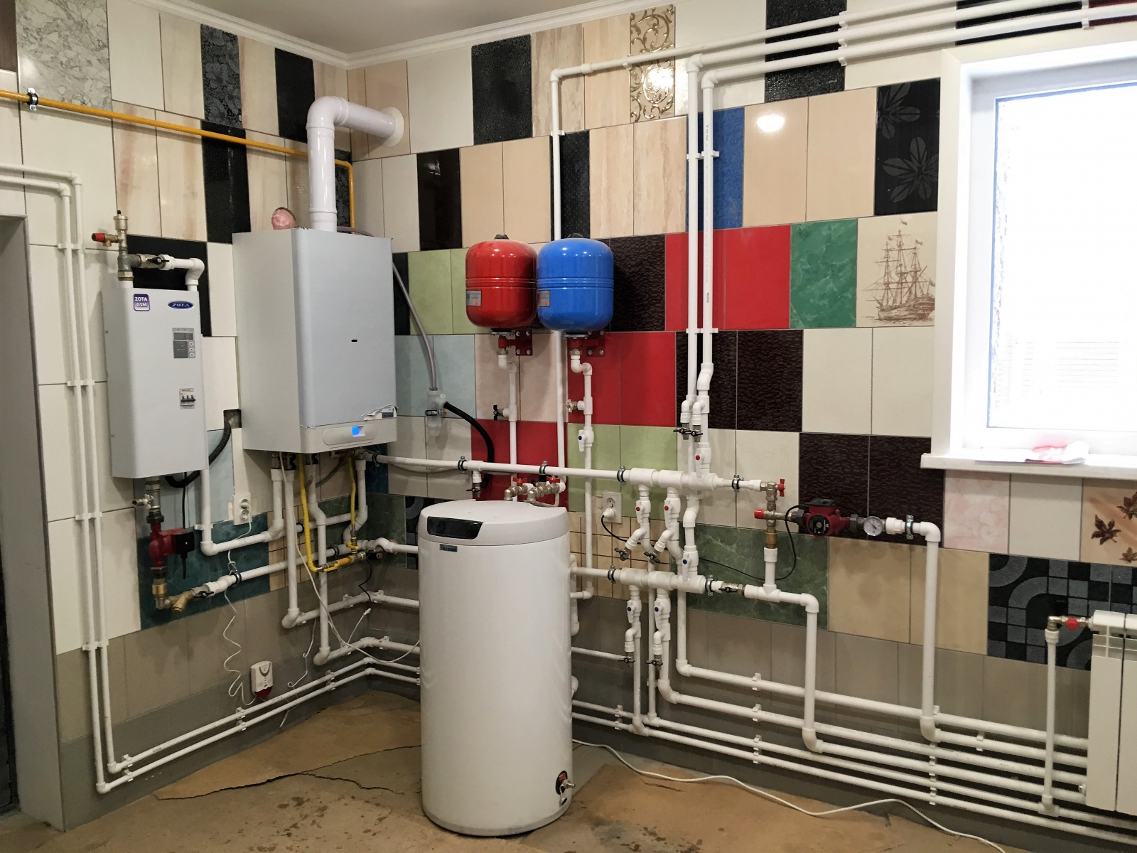 Façons de poser du bois de chauffage sur le site: comment plier le tas de bois de vos propres mains?