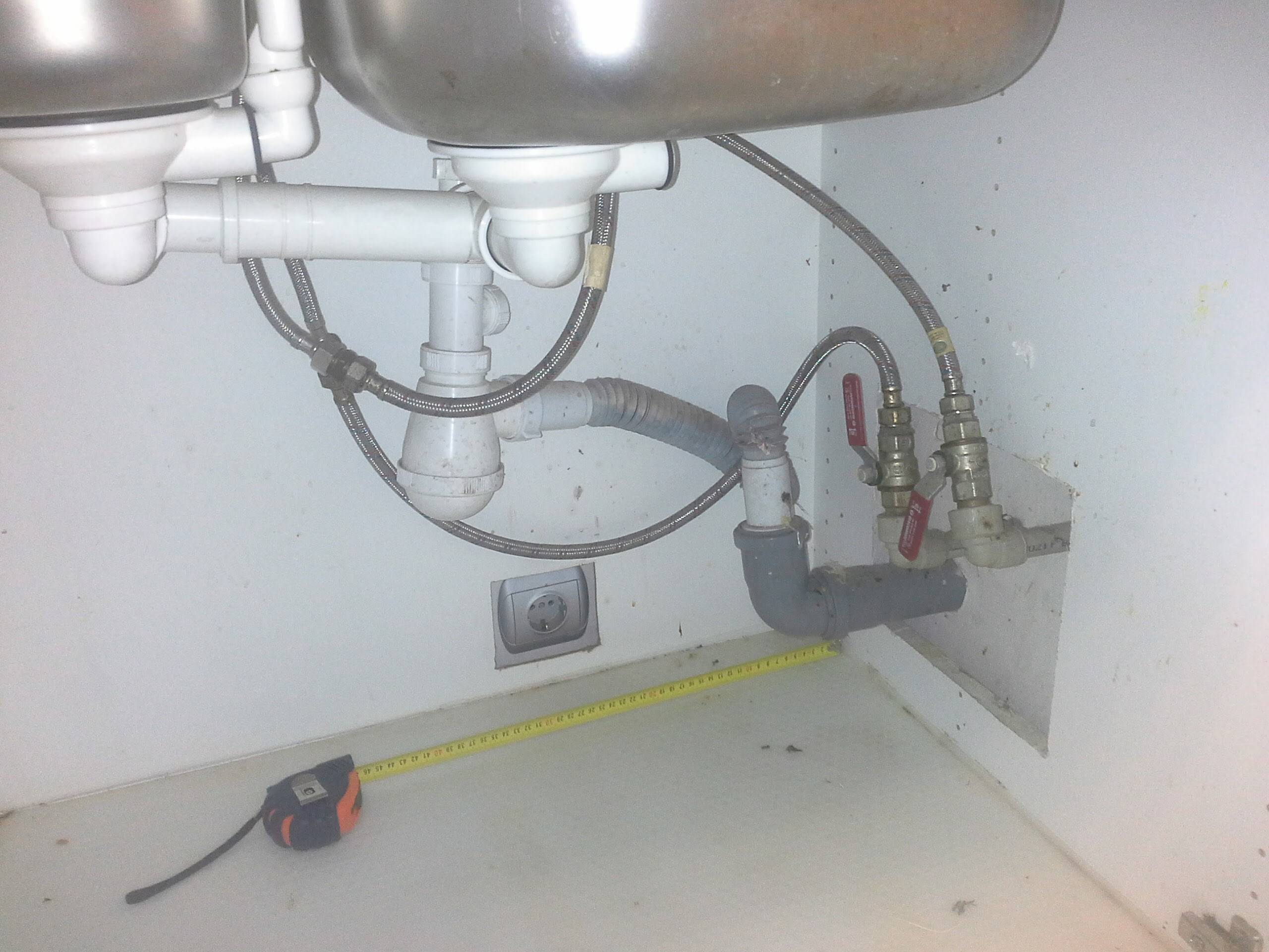 Installation lave-vaisselle Bosch : installation et raccordement dans les règles