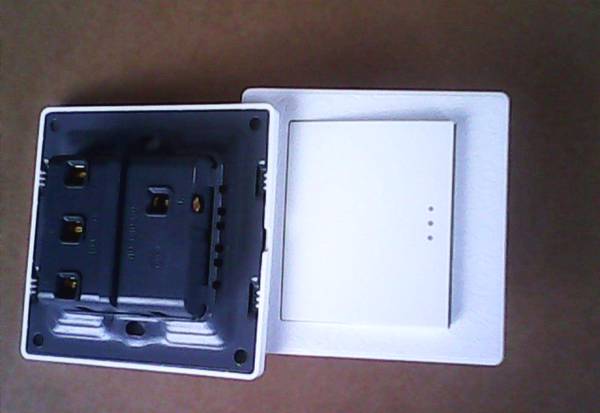 Comment brancher un interrupteur double pour deux ampoules : schémas + conseils de branchement