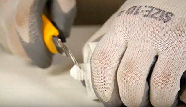 Mastic haute température pour fours : caractéristiques d'application + cinq meilleures offres