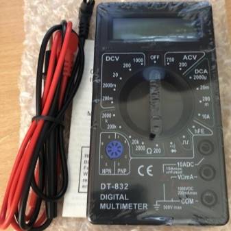 Comment vérifier la tension dans une prise avec un multimètre: règles de mesure