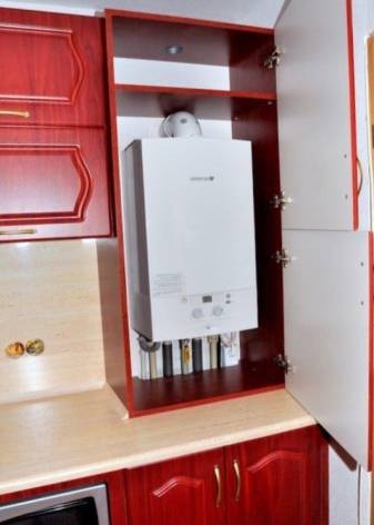 Comment cacher une chaudière à gaz dans la cuisine: les meilleures options de conception et astuces de déguisement