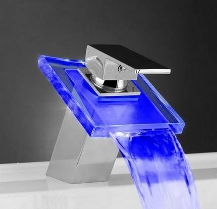 Éclairage dans la salle de bain: organiser l'éclairage LED de vos propres mains