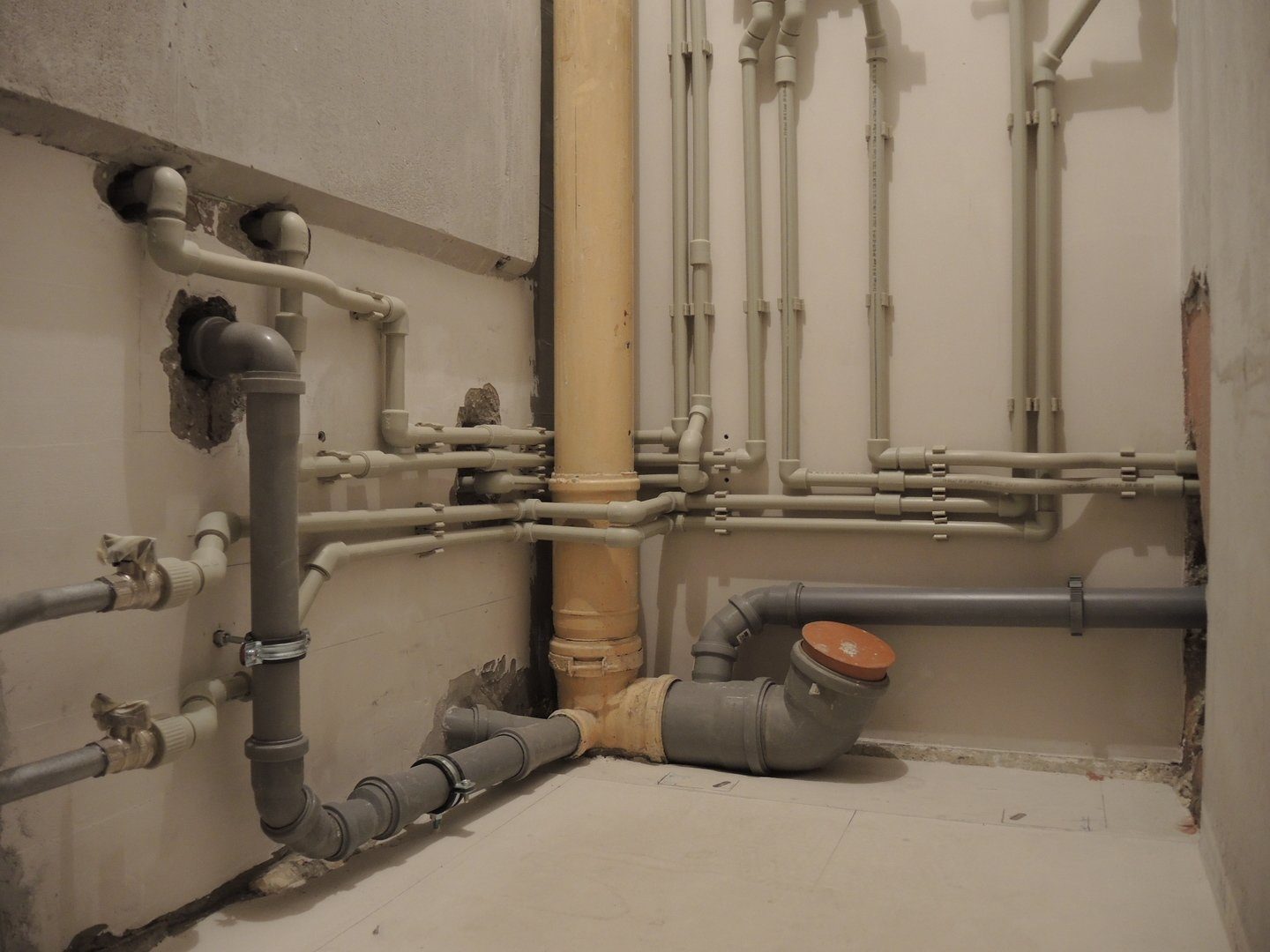 Système d'assainissement dans l'appartement - dispositif de câblage avec exemples