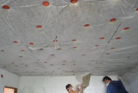 Comment insonoriser le plafond d'un appartement sous plafond tendu