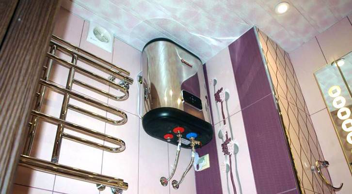 Nous installons un chauffe-eau instantané électrique de nos propres mains