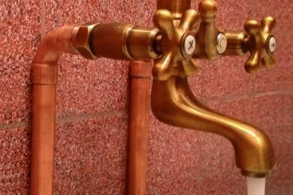 Types de conduites d'eau: principales caractéristiques, avantages et inconvénients